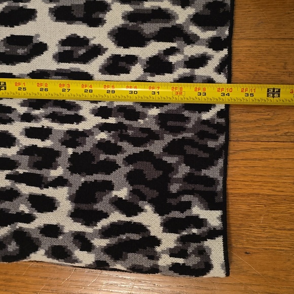 LIZ CLAIBORNE WOMENS PLUS SIZE GRAY/BLACK ANIMAL PRINT FRONT BUTTON SWEATER PXXL - Picture 13 of 16